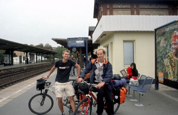 Robert un Conrad auf dem Westbahnhof in Jena