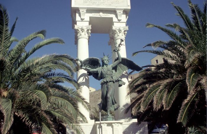 Statue in Calvi