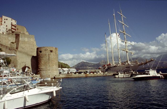 der Hafen von Calvi