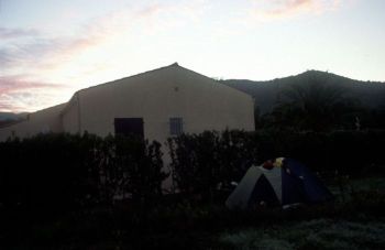unser Zelt auf der Wiese